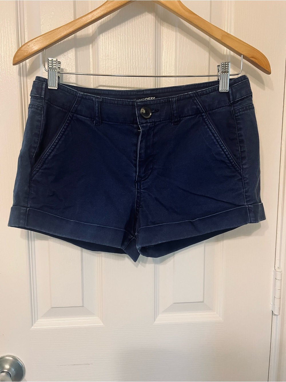 Express Women’s Navy Cotton Blend Cuffed Shorts Size 4 Casual 2” Inseam